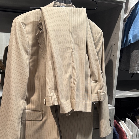 Banana Republic Tailored Fit Suit - Picture 6 of 7